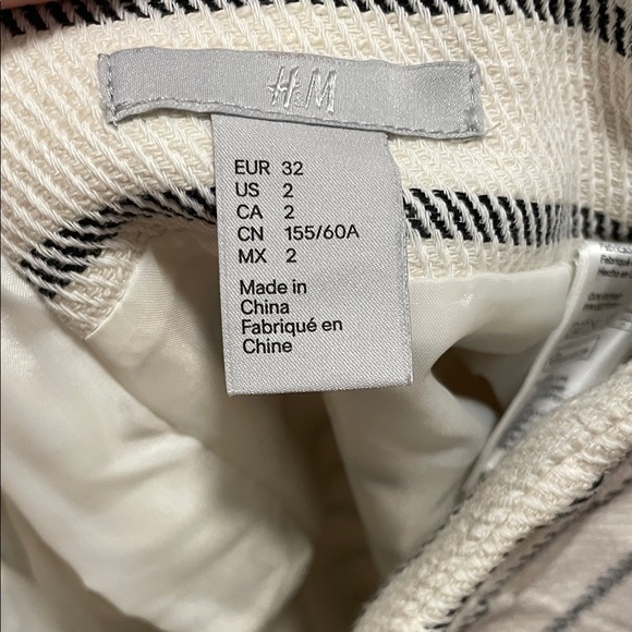 LAST CHANCE H&M Cream and Blue Striped Skirt - Picture 3 of 3